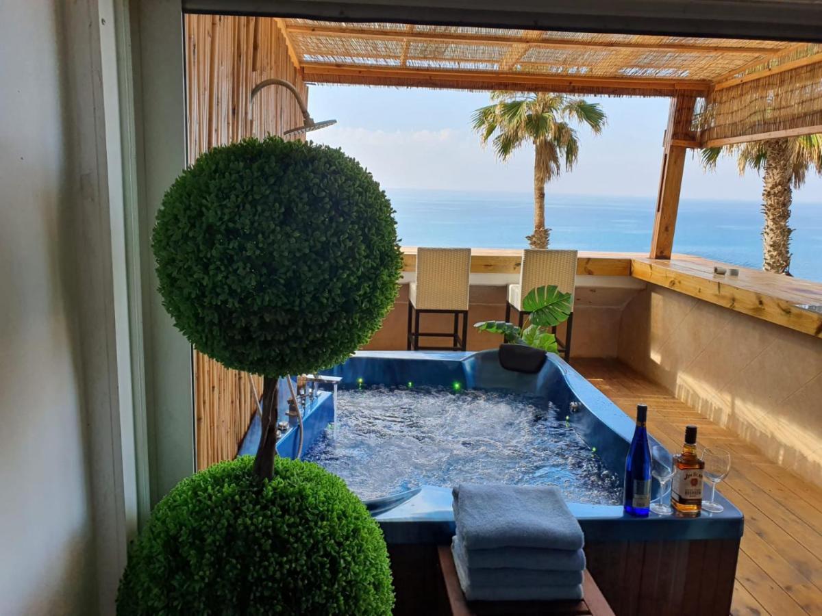 Magic On The Sea-Suites With A Private Jacuzzi And A Private Sea View نتانيا المظهر الخارجي الصورة