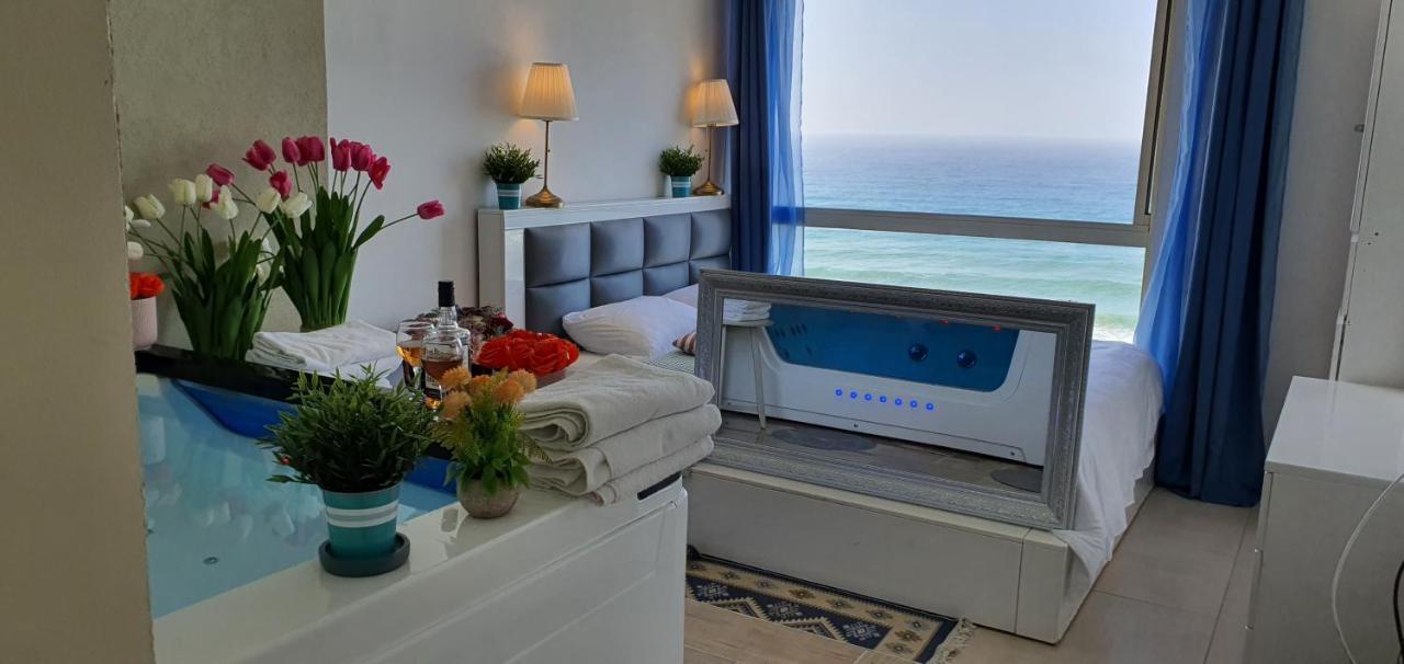 Magic On The Sea-Suites With A Private Jacuzzi And A Private Sea View نتانيا المظهر الخارجي الصورة
